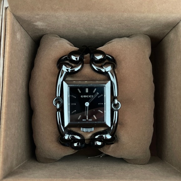 COPY - Gucci Signoria Watch - Picture 1 of 11